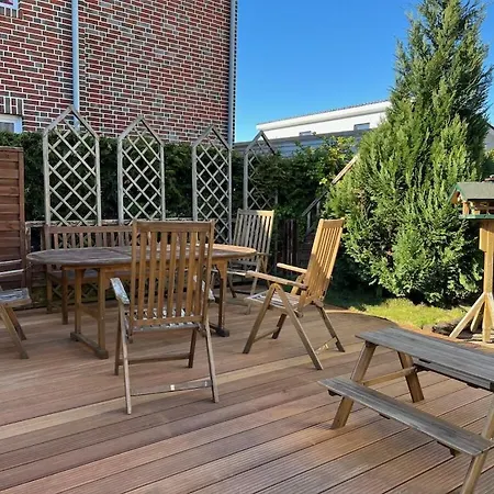 Сasa de vacaciones In With Swimming Pool Varel